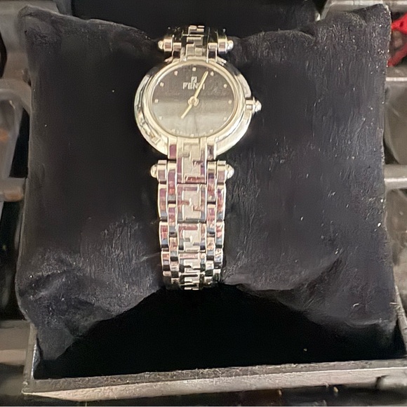 FENDI Black and Stainless Steal Timepiece FUNCTIONAL AUTHENTIC - Picture 2 of 13